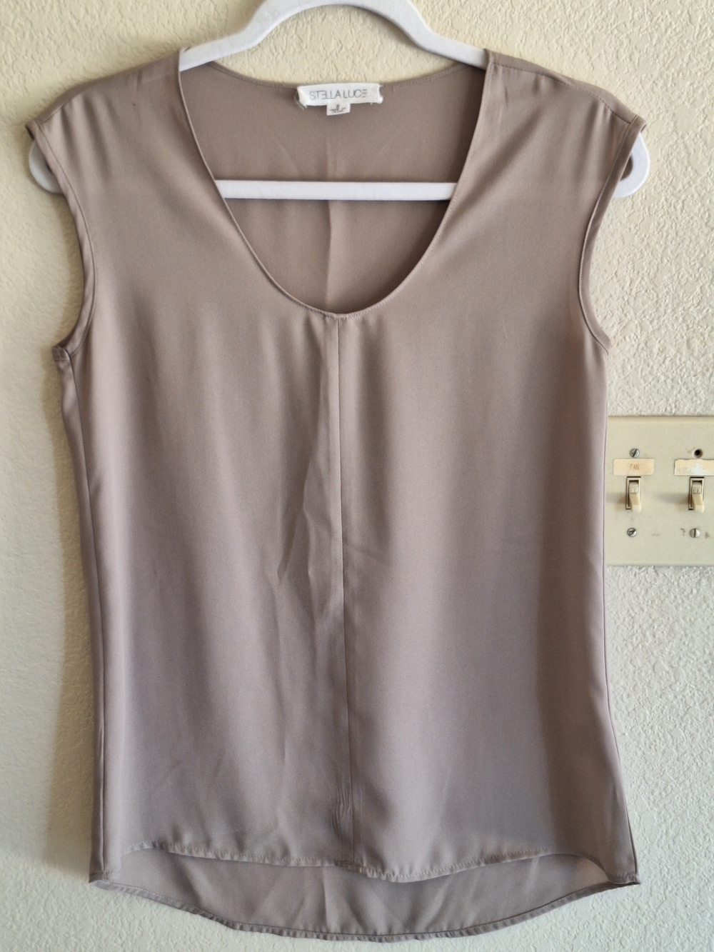 Stella Luce Taupe Sleeveless Scoop Neck Top SzS